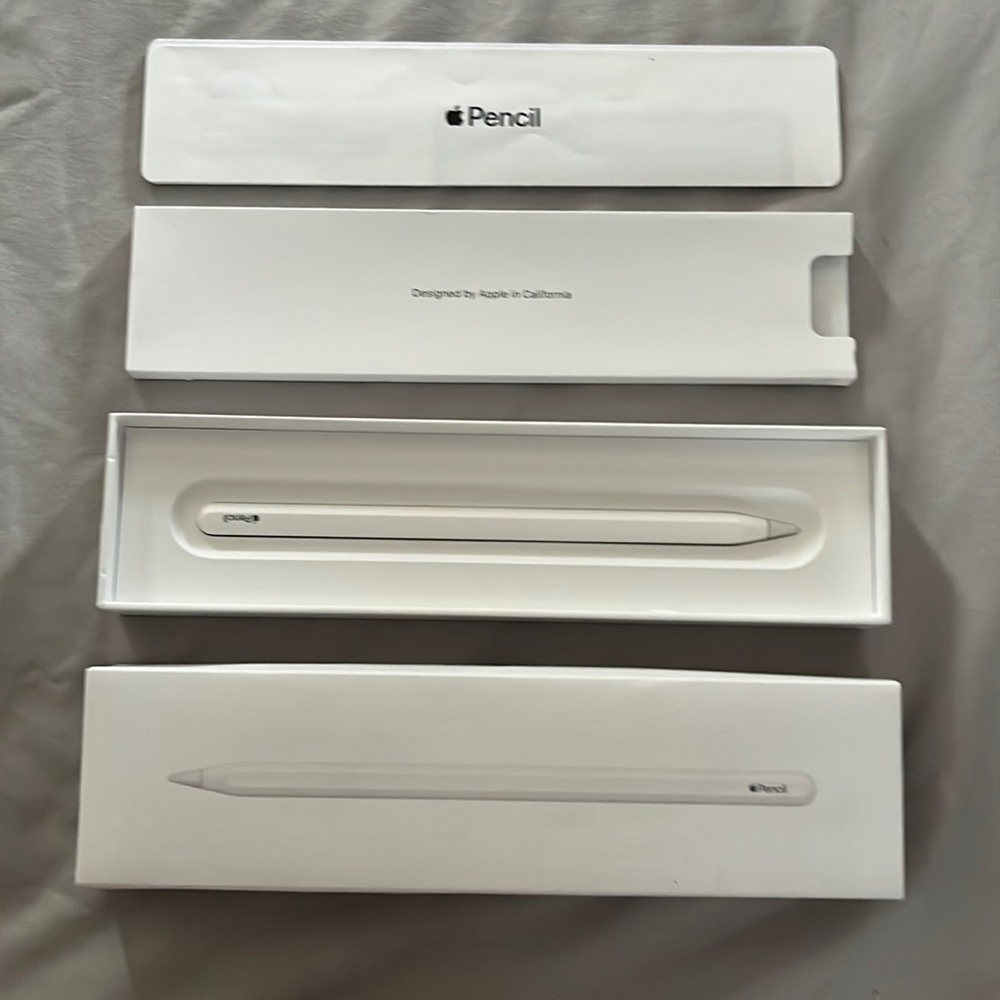 2nd gen Apple Pencil NWT and IN BOX!!! Never been used comes with extra tip
